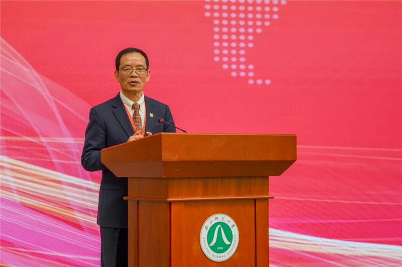 國務院學位委員會區(qū)域國別學學科評議組秘書長、浙江師范大學非洲研究院（非洲區(qū)域國別學院）院長劉鴻武致辭。主辦方供圖