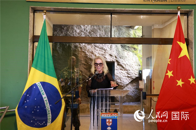 山河文化促進中心執(zhí)行總裁瑪西婭·梅爾基奧爾在攝影展開幕式上致辭。 人民網(wǎng)記者 陳海琪攝