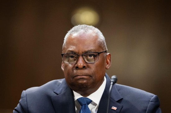 這是2023年10月31日，在美國(guó)首都華盛頓國(guó)防部長(zhǎng)奧斯汀出席國(guó)會(huì)聽證會(huì)。新華社記者劉杰攝