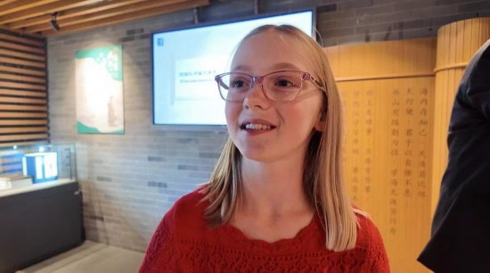 美國猶他州小學(xué)生米麗婭姆·居布萊接受記者采訪。