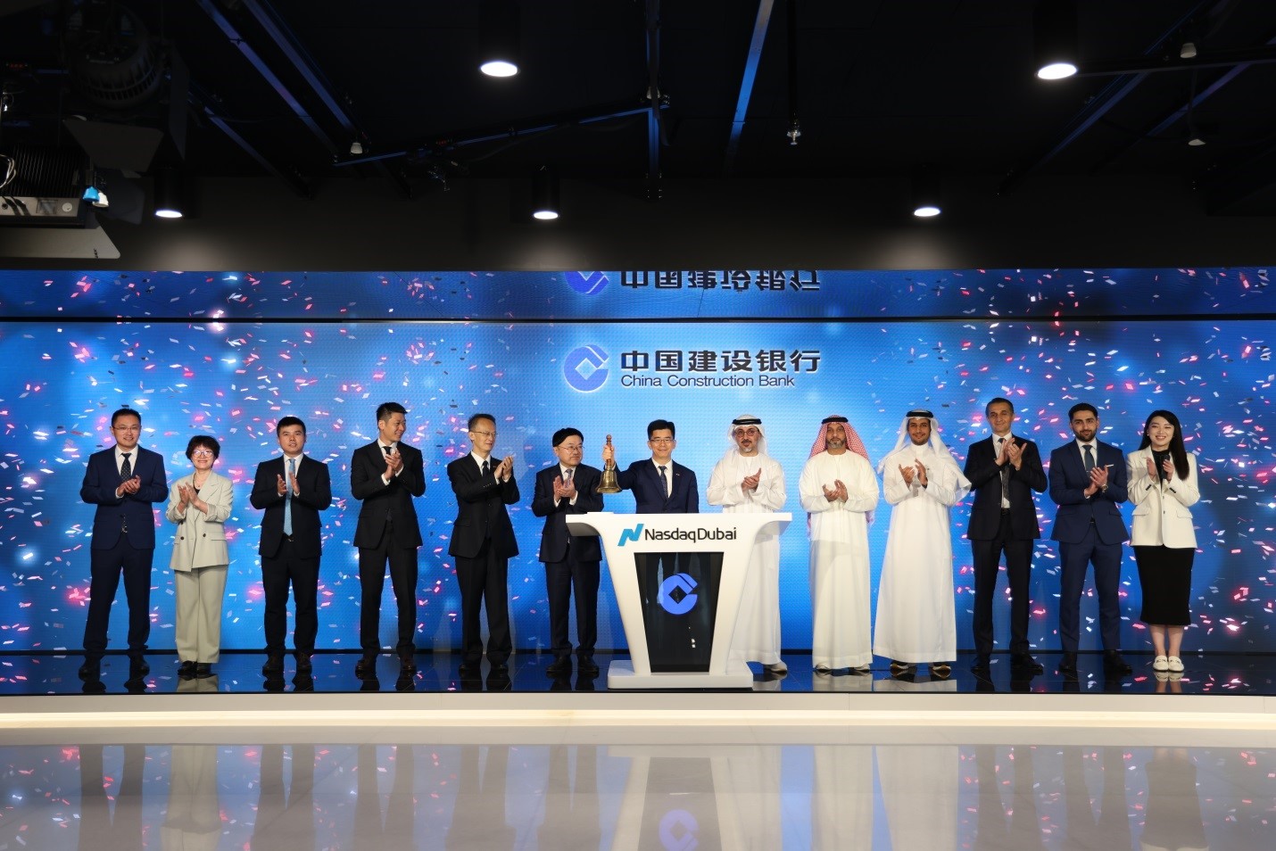 綠色債券上市儀式現(xiàn)場。人民網(wǎng)實(shí)習(xí)生 滕婧含攝