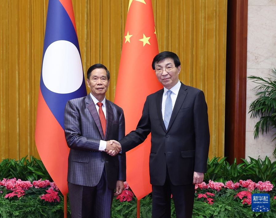 1月22日，中共中央政治局常委、全國政協(xié)主席王滬寧在北京會見老撾人民革命黨中央政治局委員、建國陣線中央委員會主席辛拉馮。新華社記者 王曄 攝