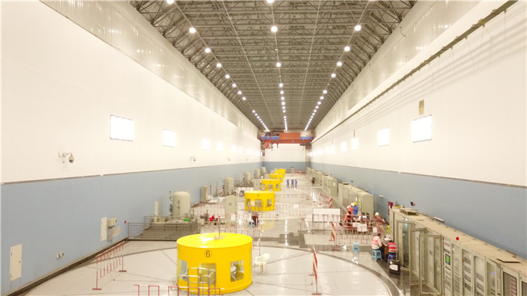 卡魯瑪水電站發(fā)電機(jī)組。王劍攝