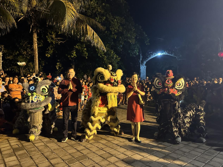 舞獅表演。巴陵康孔子學院供圖