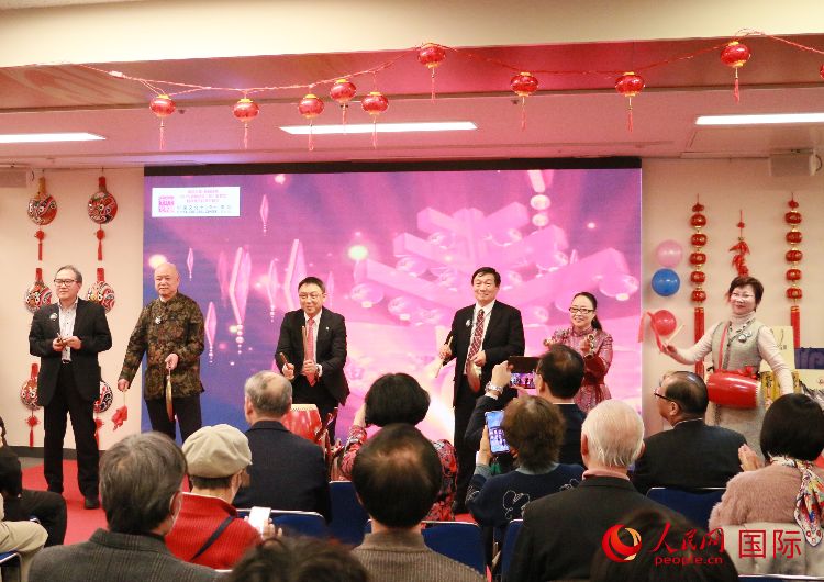 打擊樂(lè)合奏《春節(jié)序曲》。人民網(wǎng) 許可攝