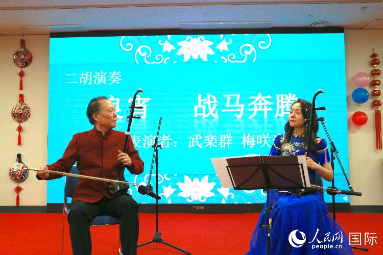 二胡合奏。人民網(wǎng) 許可攝
