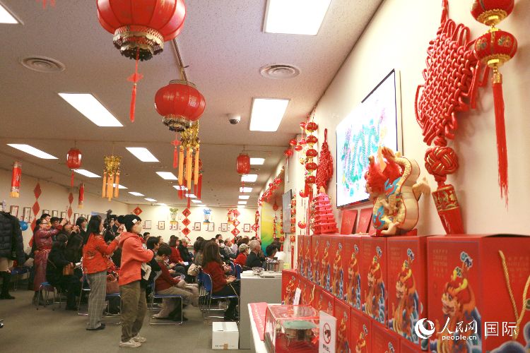 現(xiàn)場(chǎng)洋溢著濃郁的新春氛圍。人民網(wǎng) 許可攝