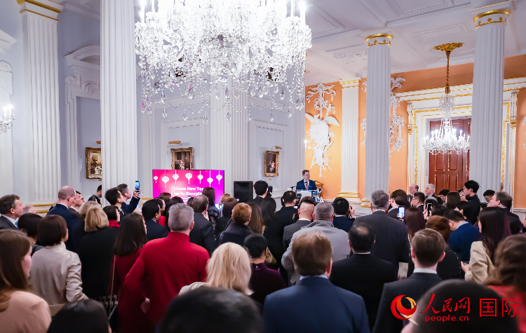 圖為2024 年倫敦金融城中國(guó)新年慈善酒會(huì)現(xiàn)場(chǎng)。人民網(wǎng) 郭錦標(biāo)攝