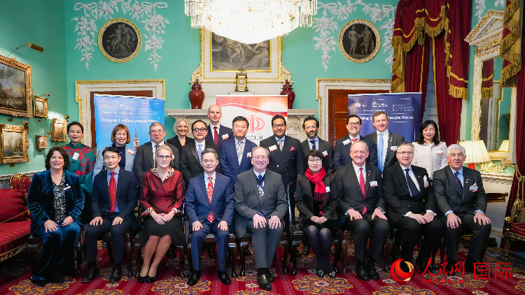 圖為2024 年倫敦金融城中國(guó)新年慈善酒會(huì)現(xiàn)場(chǎng)。人民網(wǎng) 郭錦標(biāo)攝