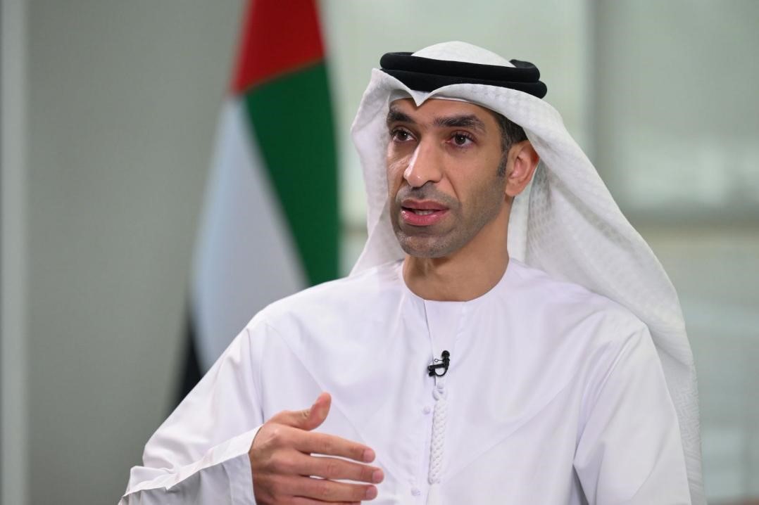 阿聯(lián)酋外貿國務部長薩尼·宰尤迪接受采訪。阿聯(lián)酋通訊社供圖