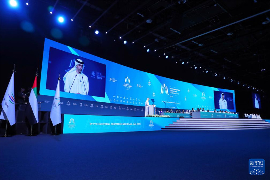 2月26日，在阿聯(lián)酋首都阿布扎比，阿聯(lián)酋外貿國務部長、世貿組織第13屆部長級會議主席薩尼·澤尤迪在世界貿易組織第13屆部長級會議開幕式上致辭。新華社發(fā)（世界貿易組織供圖）