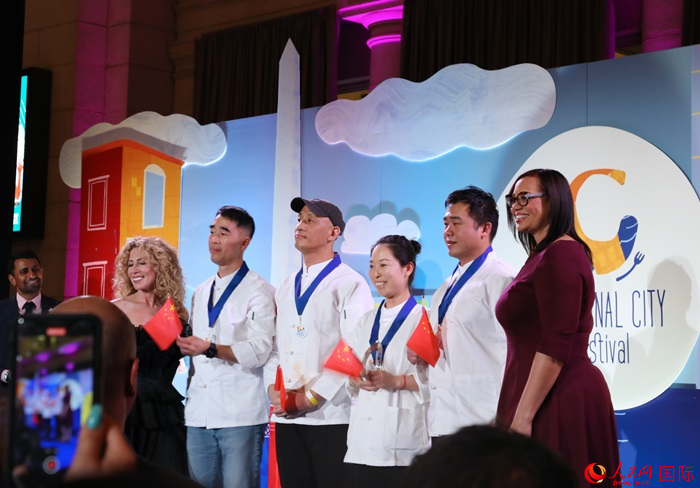 中國駐美國大使館的4名廚師榮獲專業(yè)評(píng)審亞軍。人民網(wǎng)記者 李志偉攝