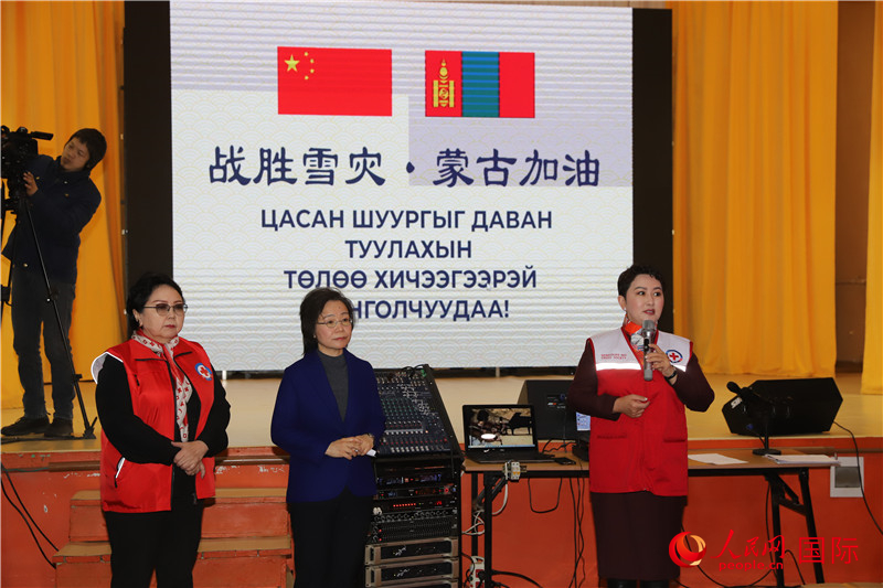 3月18日，巴特策策格（右）外長致辭。人民網(wǎng)記者 霍文攝