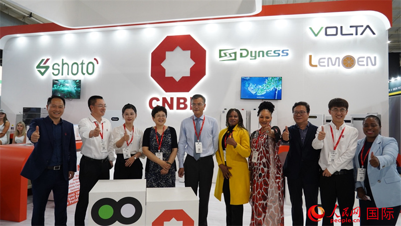 出席嘉賓合影。人民網(wǎng) 劉暢攝