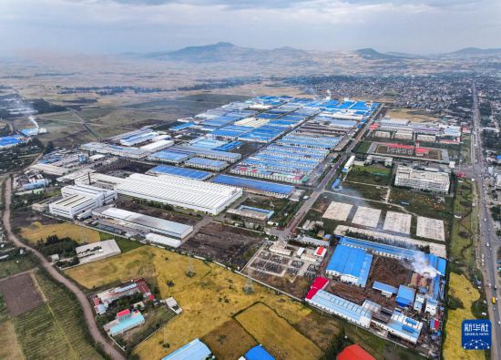 這是2023年11月3日在埃塞俄比亞杜凱姆市拍攝的東方工業(yè)園（無(wú)人機(jī)照片）。 新華社發(fā)（東方工業(yè)園供圖）