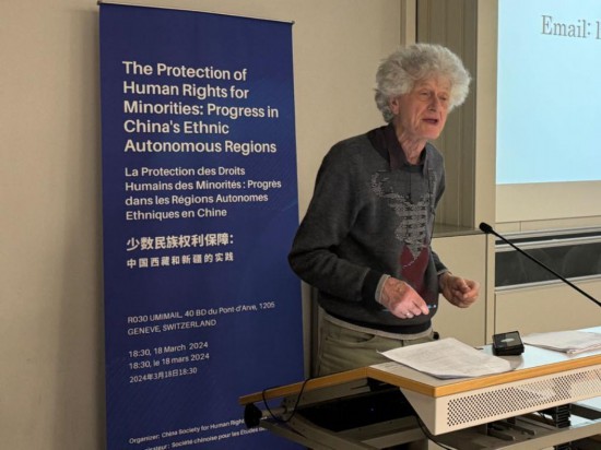 3月18日，由中國人權(quán)研究會主辦的“少數(shù)民族權(quán)利保障：中國西藏和新疆實(shí)踐”主題講座在瑞士日內(nèi)瓦舉行。圖為比利時(shí)知名藏學(xué)家安德烈·拉克魯瓦在講座上發(fā)言。新華社記者石松攝