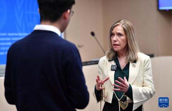 3月19日，在瑞士日內(nèi)瓦，世界氣象組織秘書長塞萊絲特·紹洛接受新華社記者專訪。新華社記者 連漪 攝