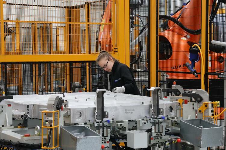 新華時評丨“中國產(chǎn)能過剩論”是個偽命題——全球視野下中國產(chǎn)能真實(shí)敘事系列評論之一_fororder_TgUJhnt8gxylIbFk