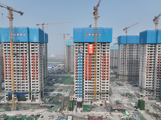 城中村改造一期封頂。賈子龍攝