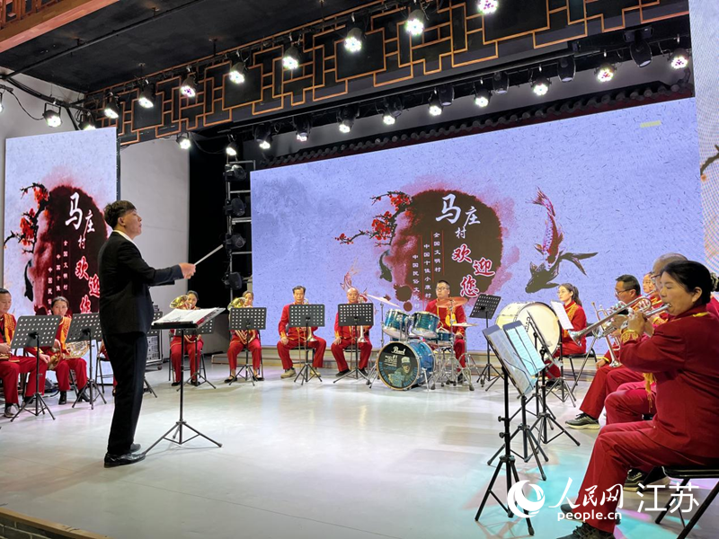 馬莊農(nóng)民樂團在排練節(jié)目。人民網(wǎng) 李子佩攝