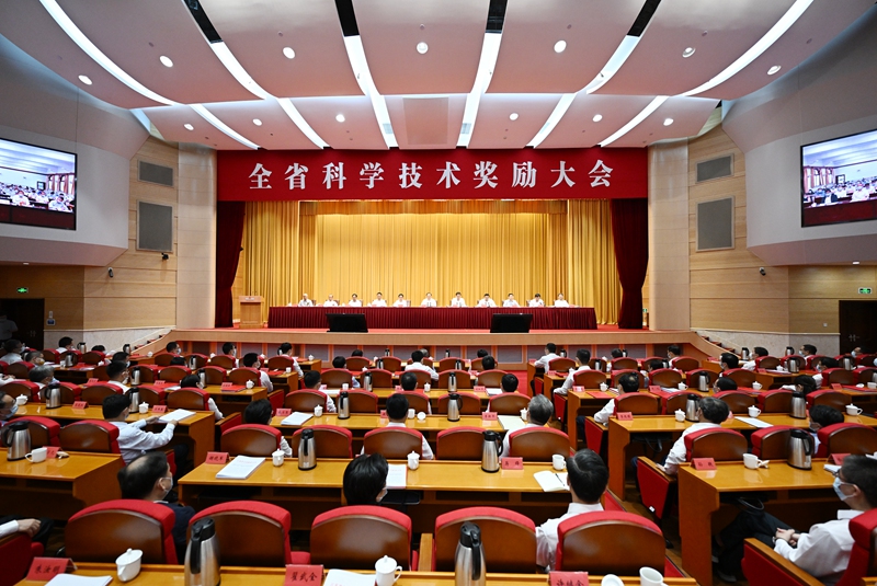 圖為江蘇省科學(xué)技術(shù)獎勵大會現(xiàn)場。吳勝攝