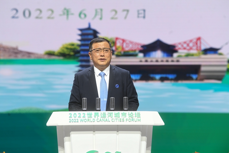 揚州市委常委、常務(wù)副市長陳鍇竑作推介發(fā)言。邵丹攝