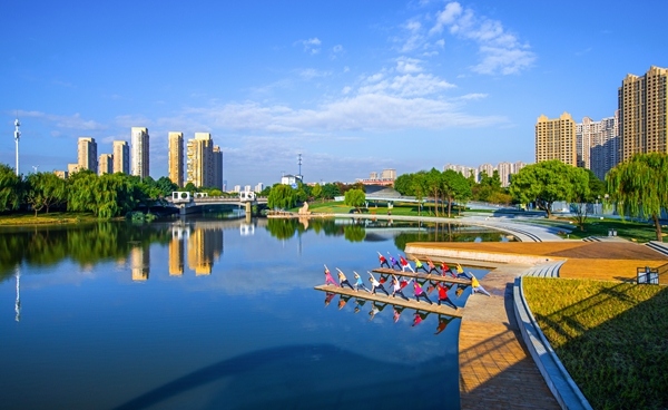 漫步街頭，科產(chǎn)城人融合的理念貫穿始終。無(wú)錫高新區(qū)管委會(huì)供圖