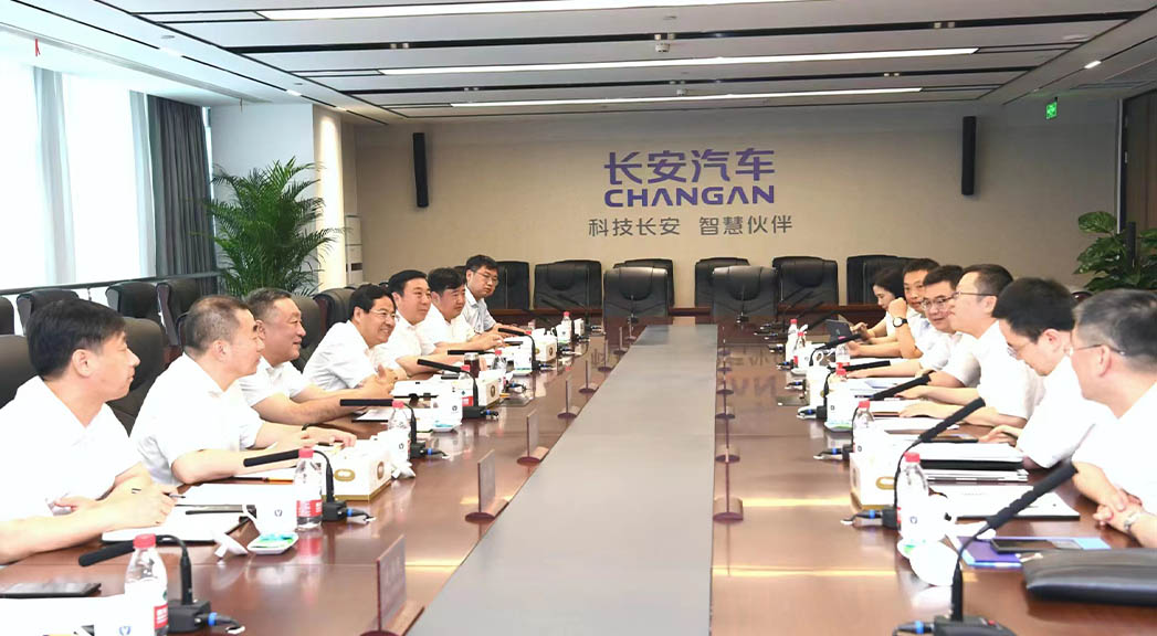 張濤帶隊赴重慶對接洽談項目。 白永民攝