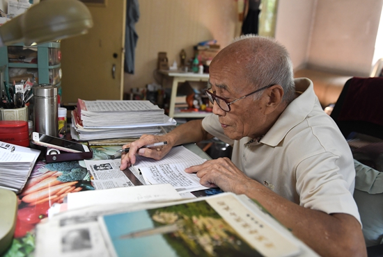 劉萬舉撰寫學(xué)黨史心得筆記。 受訪者供圖