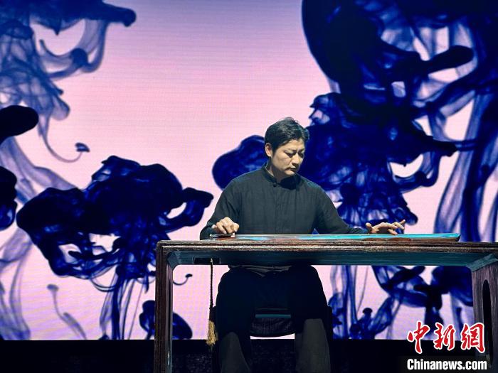 臺灣老師林法演奏《廣陵散》?！堺惥?攝