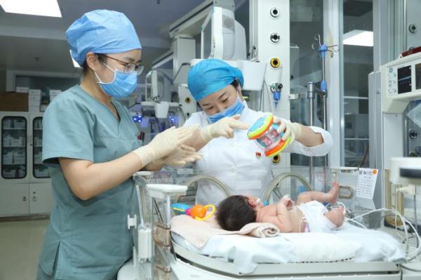 走近“天使”的真實(shí)生活：是護(hù)士，也是“戰(zhàn)士”