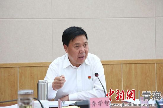 圖為黃南州州長(zhǎng)喬學(xué)智講話。黃宣攝