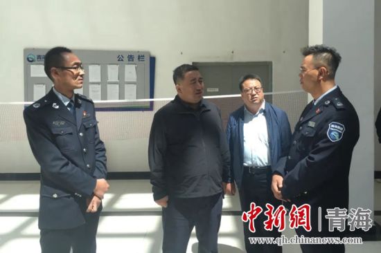 圖為生態(tài)環(huán)保專項(xiàng)督查現(xiàn)場。 孫舒亞攝