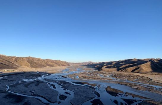 圖為三江源腹地，黃河流經(jīng)達日縣。（資料圖） 孫睿 攝 　　