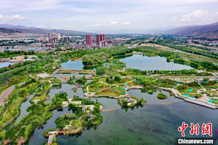 西北城市西寧立生態(tài)文明高地新典范：“一城山水、百園千姿”
