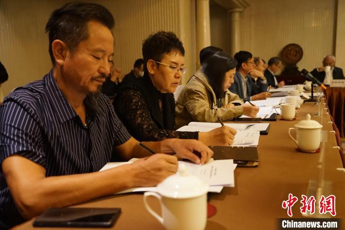 圖為座談會(huì)現(xiàn)場?！∨擞隄?攝