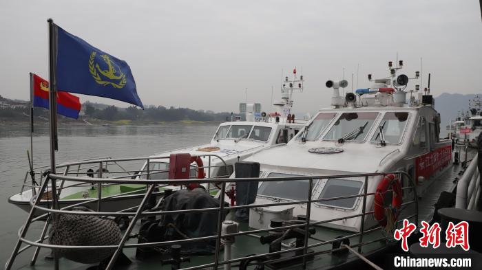 聯(lián)合巡江守護(hù)活動(dòng)現(xiàn)場?！〗部h融媒體中心 攝