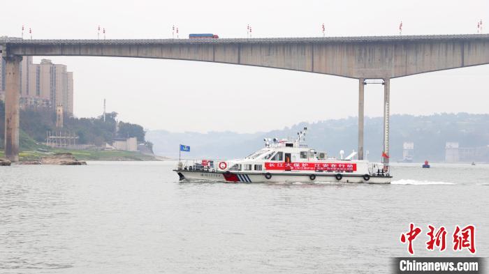 聯(lián)合巡江守護(hù)活動(dòng)現(xiàn)場。　江安縣融媒體中心 攝