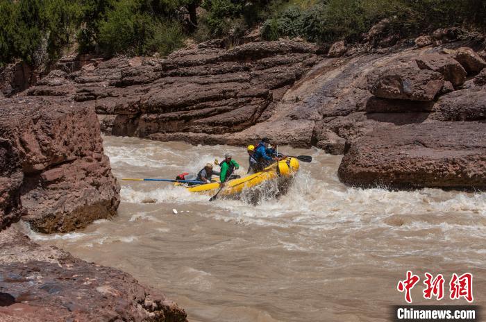 圖為瀾滄江生態(tài)漂流?！憸娼雌饔邢薰竟﹫D