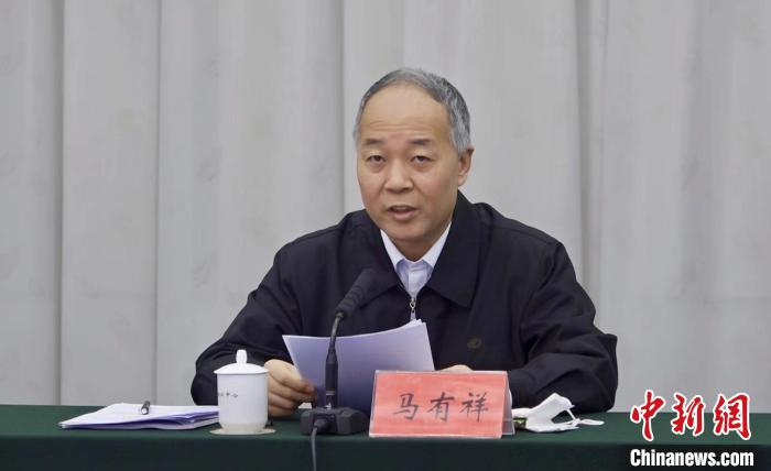 圖為農(nóng)業(yè)農(nóng)村部副部長(zhǎng)馬有祥在部省共同打造青海綠色有機(jī)農(nóng)畜產(chǎn)品輸出地推進(jìn)會(huì)議上講話。　李江寧 攝