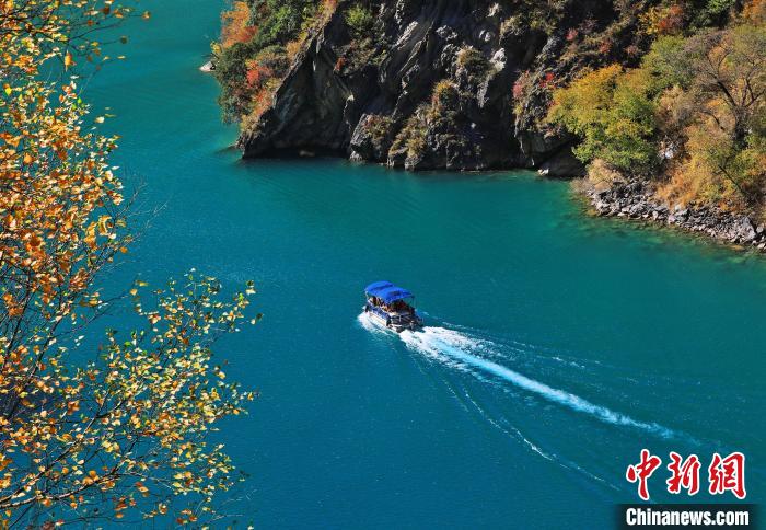 松坪溝風(fēng)光?！『吻搴?攝