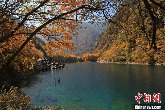 松坪溝風(fēng)光?！⑼?攝