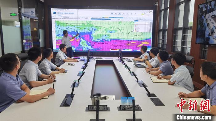 三峽梯調(diào)開展聯(lián)合會(huì)商。(資料圖) 莫祖鳳 攝