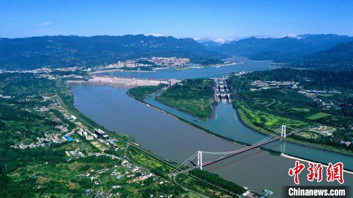 2022年夏季三峽工程為中下游補(bǔ)水。(資料圖) 湯偉 攝