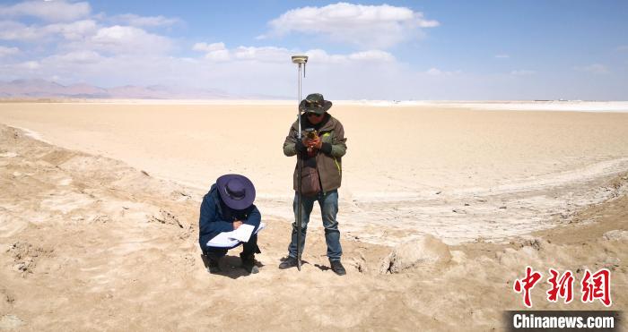 圖為鹽湖礦產(chǎn)資源國情調(diào)查。(資料圖) 柴綜院 供圖