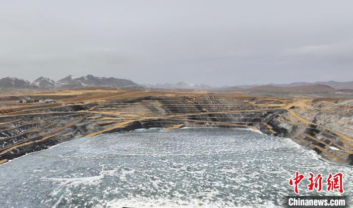 航拍圖為青海省海西蒙古族藏族自治州天峻縣木里礦區(qū)?！●R銘言 攝