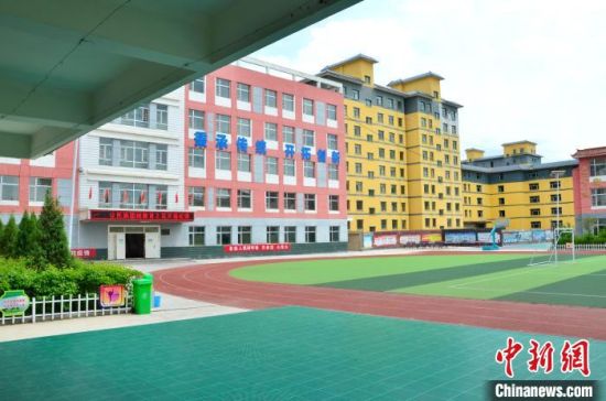 圖為化隆縣第一小學(xué)?！◆?shù)り枴z