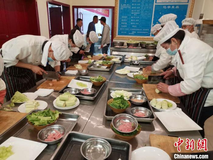 拉薩聚焦高校畢業(yè)生、農(nóng)牧民就業(yè)任務(wù)指標均超額完成