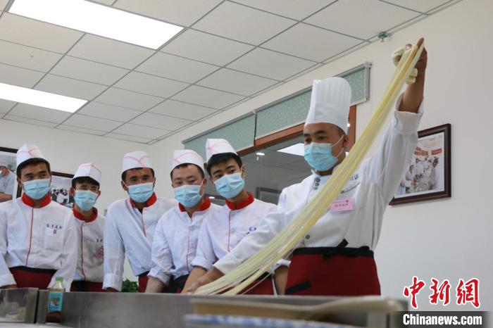 甘肅推特色企業(yè)新型學(xué)徒制培訓(xùn)：企校合作、工學(xué)交替