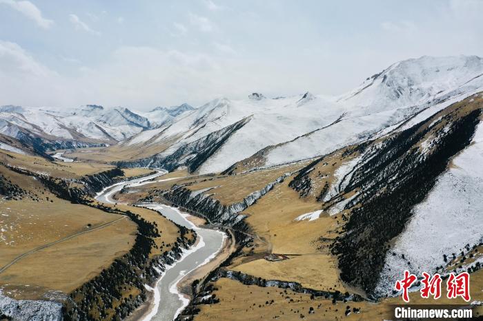 青海玉樹:蓄力起跳后發(fā)趕超